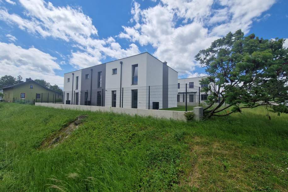 MODERN, MASSIV & HOCHWERTIG WOHNEN IM HÜGELLAND DES SCHMIDATALES MIT BESTER INFRASTRUKTUR UND VERKEHRSANBINDUNG, Haus-kauf, 399.000,€, 3710 Hollabrunn