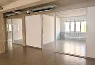 Urbanes Arbeiten im Industrial-Chic: Exklusives Büro mit Open-Space-Flair und Innenhof-Balkon