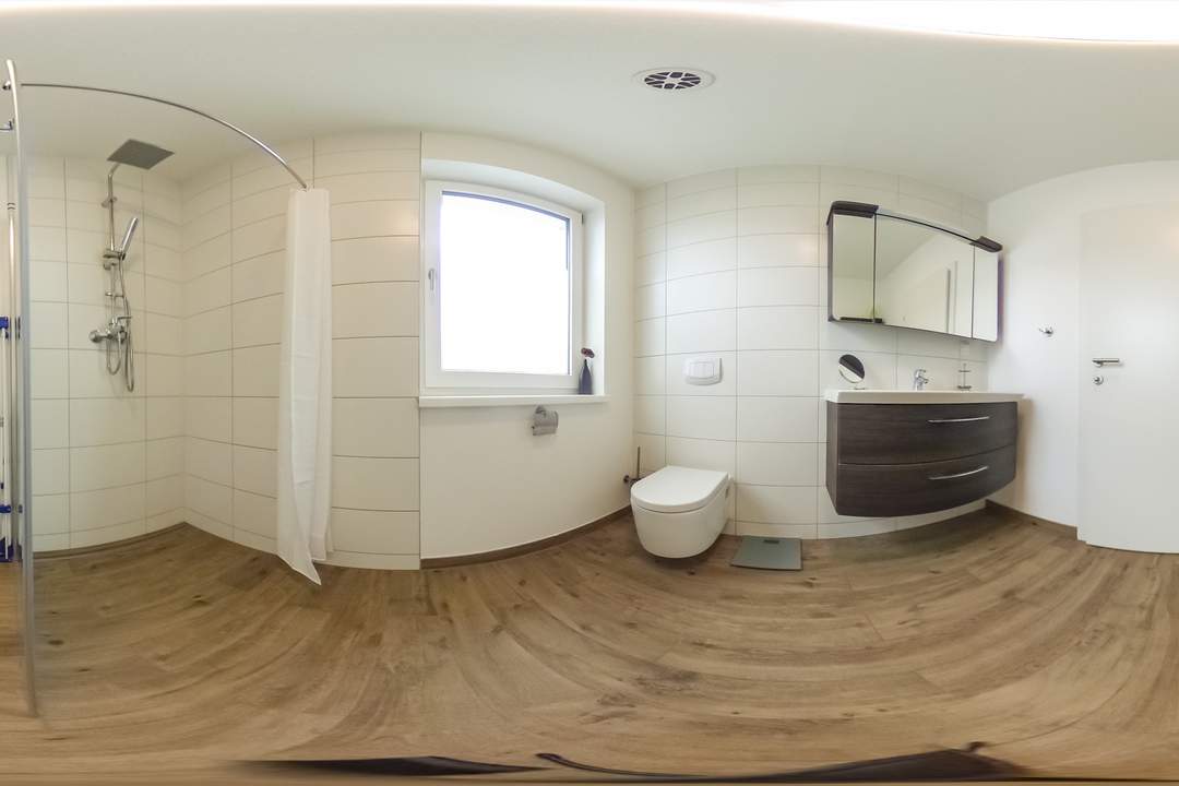 Ruhige Lage am Bach - 4 Schlafzimmer, Garten, Terrasse, Garage