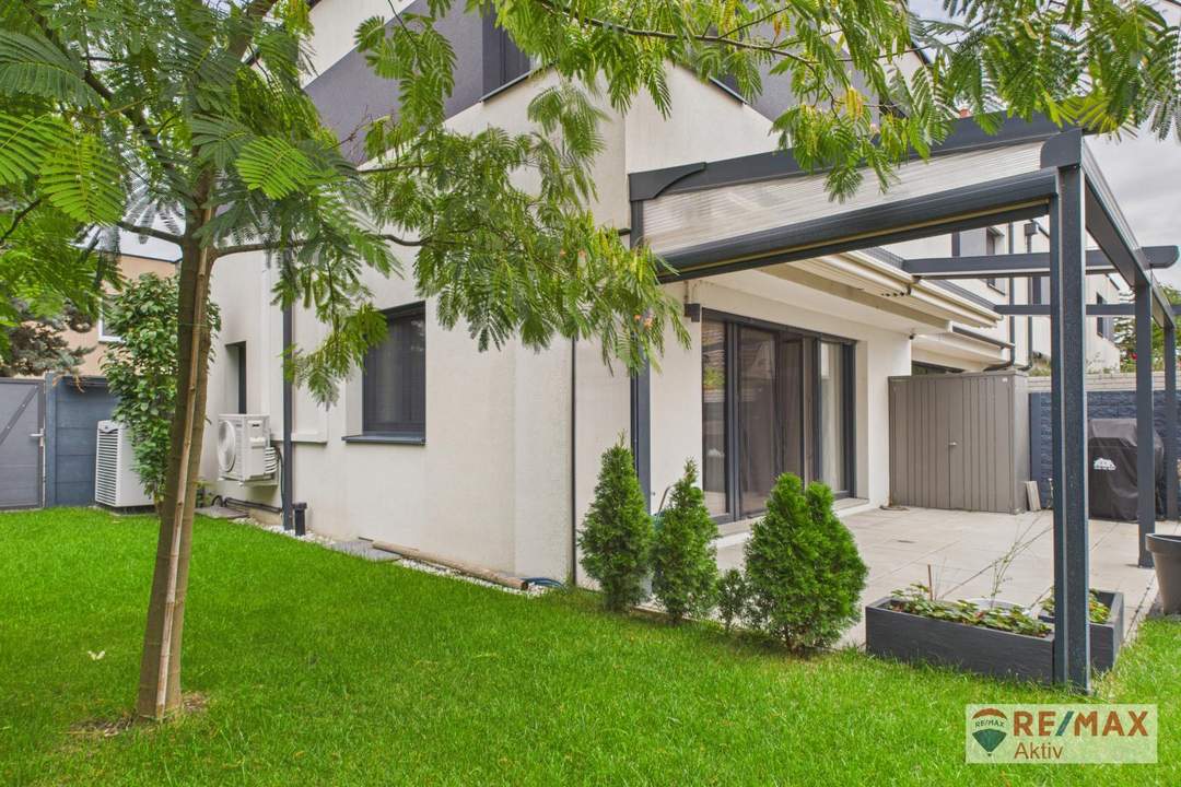 Modernes Reihenhaus mit Dachterrasse, Garten & PV-Anlage