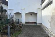 Herziges Hofgasslhäuschen mit Nebengebäude und Mini Garten