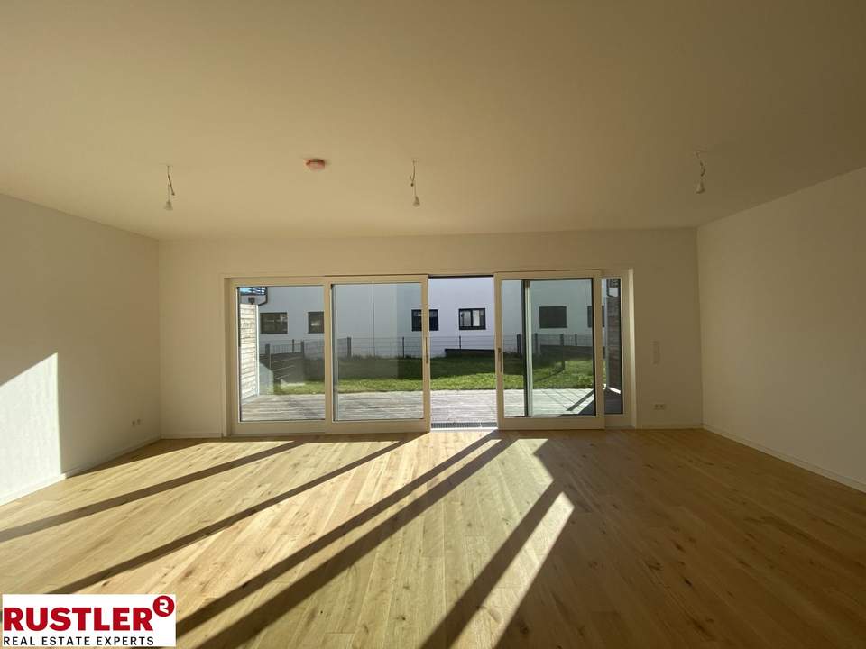 Sonniges Reihenhaus mit Eigengarten & Badeteich | Provisionsfrei