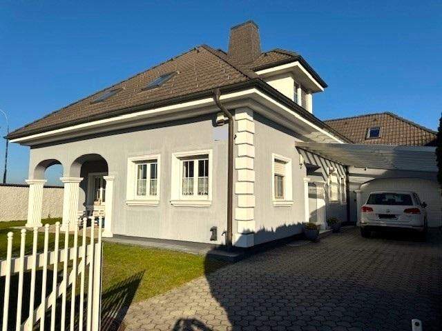 "Gepflegtes Einfamilienhaus mit Pool und Garage!"