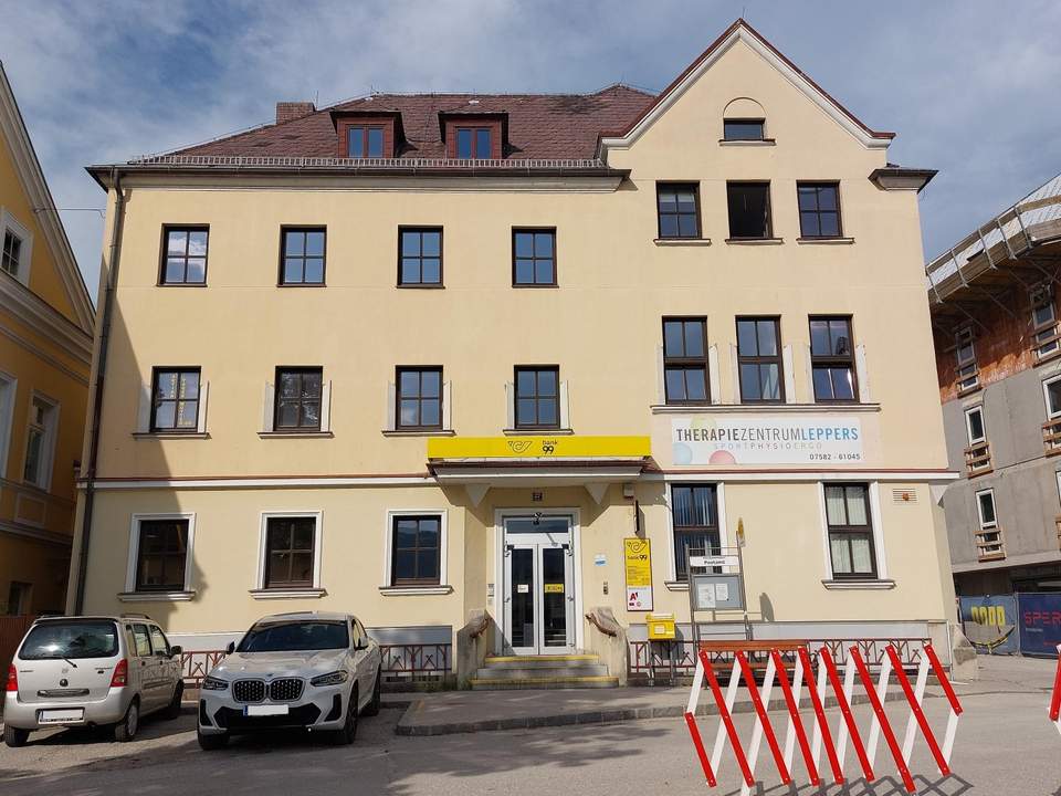 Postgebäude mit Geschäfts- Büro- und Wohnflächen