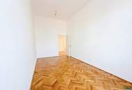 Erstbezug nach Sanierung: Traumhafter 4-Zimmer-Altbau mit moderner Ausstattung