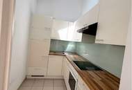 Hofseitige Drei Zimmer DG-Wohnung Nähe U3 Kardinal Nagel Platz!