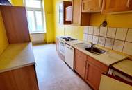 Bring Ideen mit. Der Rest ist da! Tolle Familienwohnung/WG - Selbst Gestalten! Sanierungsbedürftige Altbauwohnung! U-Bahn ums Eck + Traumhaft renoviertes Altbauhaus + Optimalste Infrastruktur und Anbindung!