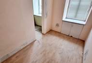 Wer nicht auf schlüsselfertig steht, ist hier richtig! 4-Zimmer Wohnung - Selbst Gestalten! Sanierungsbedürftige Altbauwohnung! U-Bahn ums Eck + Traumhaft renoviertes Altbauhaus + Optimalste Infrastruktur und Anbindung!