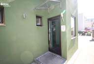 Wohnhaus mit Verkaufsgeschäft und Imbiss/Bistro