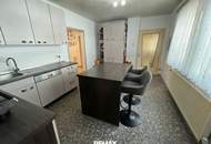 Vielseitiges sanierungsbedürftiges Wohnhaus mit 2 Wohneinheiten auf großem Grundstück!