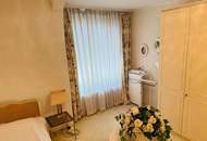 Villa mit Wintergarten und Nebengebäude