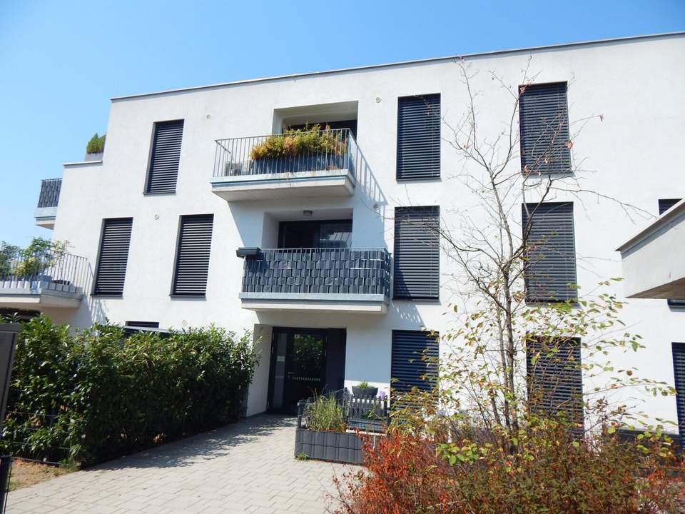 Moderne und helle 2-Zi-Wohnung mit Balkon & Tiefgarage an der Grenze zu Wien