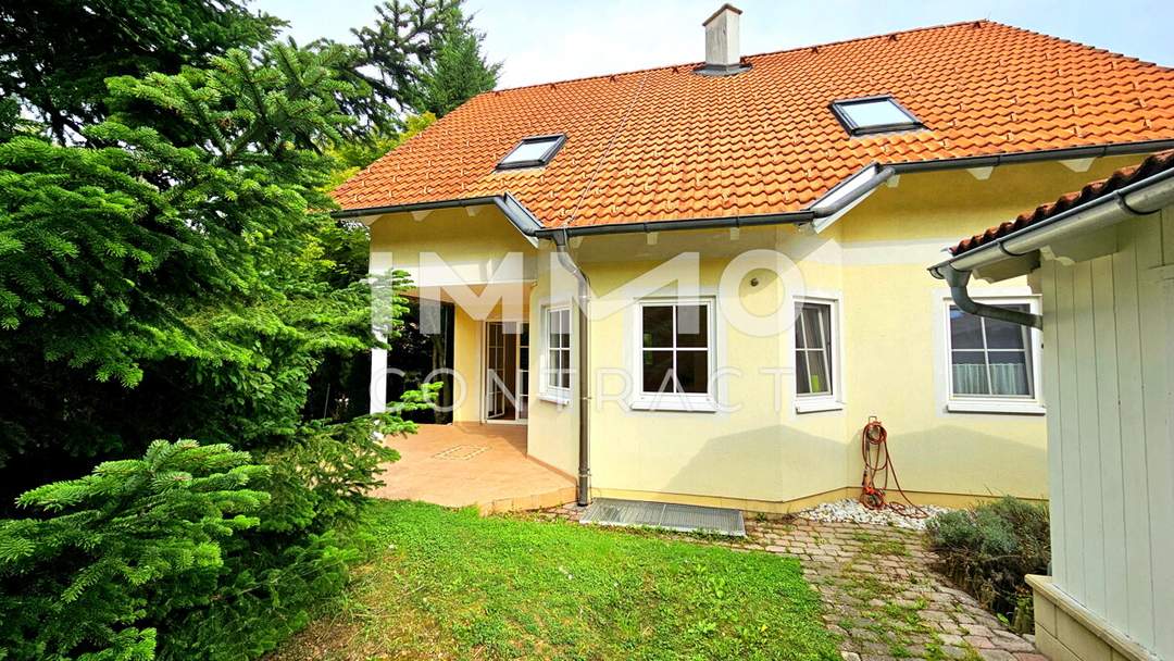 Familienfreundliches, lichtdurchflutetes Traumhaus: 4 Schlafzimmer, Pool, Sauna und Gartenidylle
