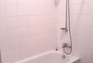 Charmante, gepflegte 2 Zimmer Wohnung mit 2 Balkonen, renovierter Altbau!