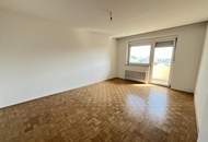 Neu sanierte, helle Wohnung mit toller Aussicht!