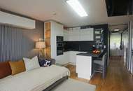 Wohnen in Top-Lage: Großzügige Großraumgarçonnière mit Balkon und Designer-Ausstattung