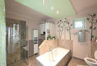 Schmuckes Häuschen mit kleinem Garten und Zufahrt