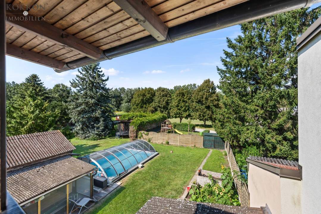 Mitten im Grünen und doch in der Gemeinschaft - Willkommen in Ihrem neuen Zuhause, mit Freifläche, Pool und Raum für Ihre Ideen.