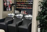 Moderner, komplett ausgestatteter Friseursalon