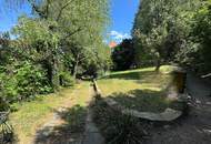 RARITÄT MIT CHARAKTER: ZAUBERHAFTE VILLA MIT TRAUMHAFTEM GARTEN UND BLICK AUF DIE WEINBERGE