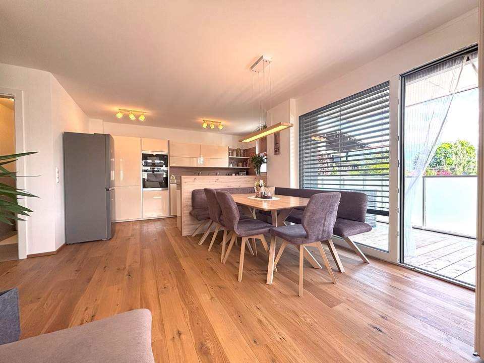 Wiesing: Modernes Wohnen mit Gartenidylle – sonnige 3-Zi.-Neubauwohnung zu verkaufen