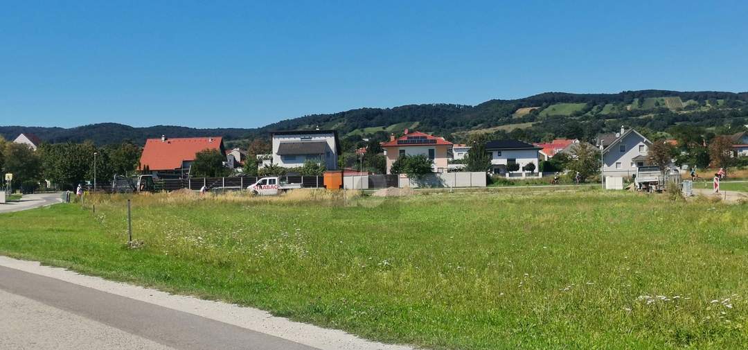 RUHIG GELEGEN - BIS ZU ACHT WOHNEINHEITEN MÖGLICH