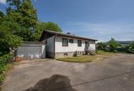 Innen sanierter, unterkellerter Bungalow mit 5 Zimmern und 1531 m² Grundstück in zentraler Lage!