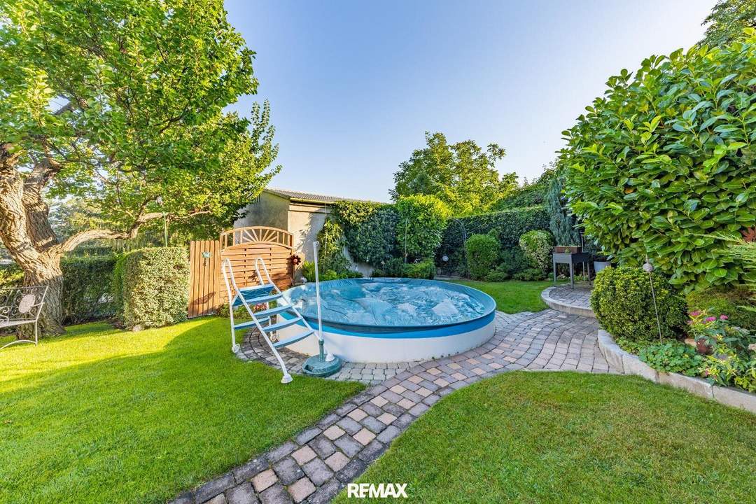 TOP PREISLEISTUNGSVERHÄLTNIS! 3 Wohnetagen mit Pool, Balkon, Garage, Wintergärten und Panoramablick!