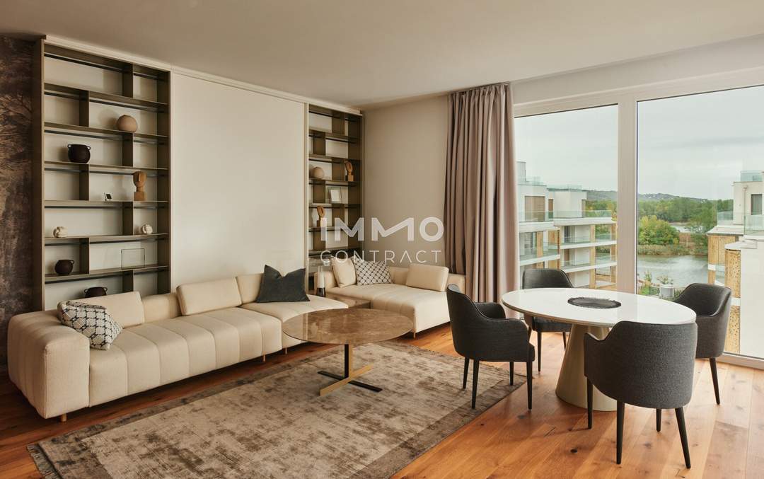 Exklusiv am Wasser: 6-Zimmer-Wohnung mit 45m2 Freifläche in erster Wasserlage