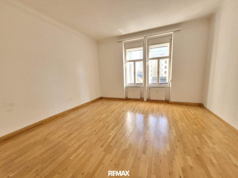 Schöne 3,5-Zimmer-Altbauwohnung mit Balkon in der Heinrichstraße
