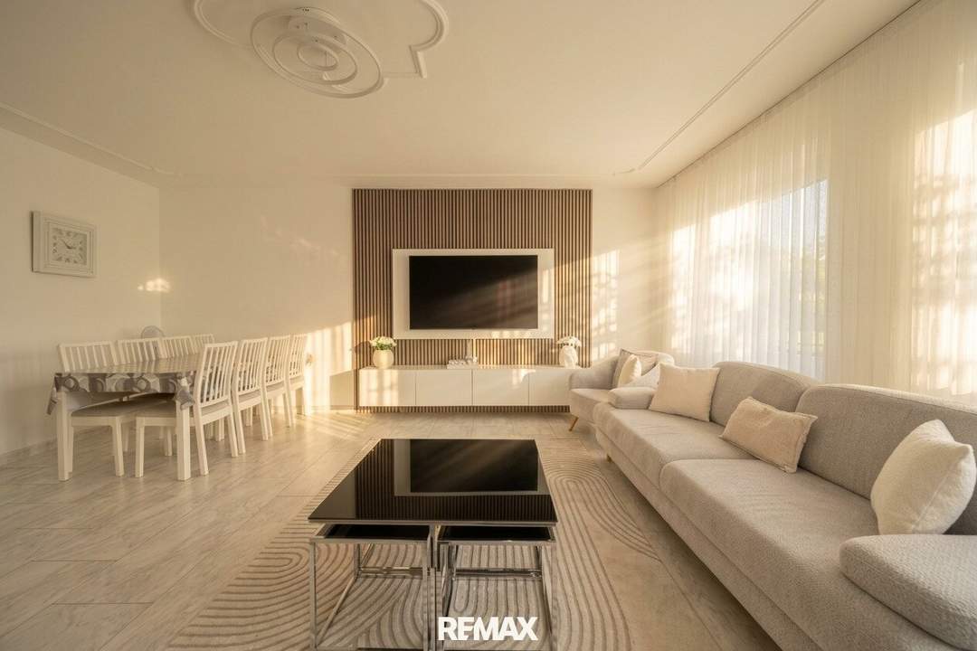 Hochwertige 4-Zimmer-Wohnung mit traumhafter DAN-Küche & Loggia in zentraler Lage!
