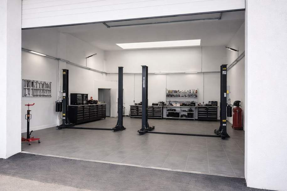 Große Halle, Werkstatt mit Lichtkuppel, Sektionaltor 5m breit, 4,30m hoch und WC, inkl. PKW Parkplatz und 2 Hebebühnen PROVISIONSFREI!!!, Gewerbeobjekt-miete, 1.200,00,€, 2601 Wiener Neustadt(Land)