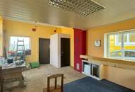 Sanierungsbedürftiges, großzügiges Zweifamilienhaus am ruhigen Ortsrand von Friedberg!