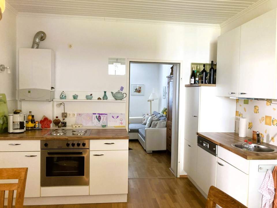 3-ZIMMER-WOHNUNG - 70 m² Wfl. ERDGESCHOSS SCHÖNE AUSSICHT – RUHIGE LAGE UNMITTELBAR an der TRAUN Terrasse / Garten / Carport