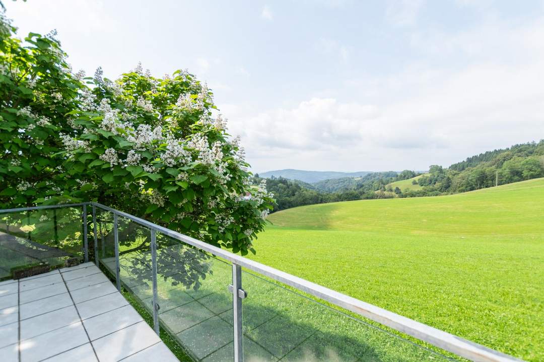 Einzigartige Liegenschaft mit unverbaubarem Panoramablick in zentraler Alleinlage!