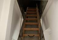 Top sanierte DG-Wohnung mit Balkon / nur 3 Wohneinheiten im Haus