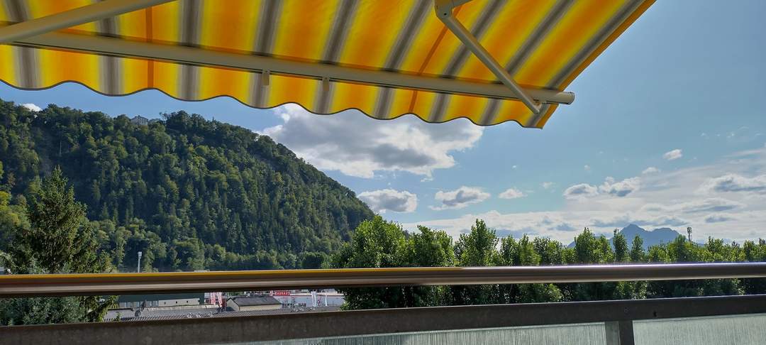 Traumhafte 2 1/2 Zimmer Wohnung in idealer Lage mit TG- und Außen-Stellplatz