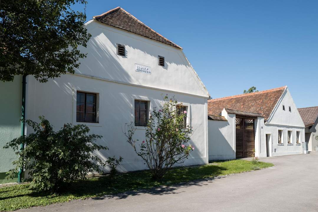 "Zauberhafter Dreikanthof mit großem Gartenparadies bei Tulln"