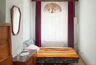 Traumgrund neben dem Wald mit sanierungsbedürftigem Althausbestand