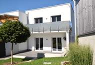 Eckreihenhaus mit Garten und Carport