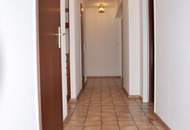 Eleganter "Retro-Style" - Großzügige, sonnige, ruhige Wohnung mit Süd-Loggia! 2 Garagenplätze!