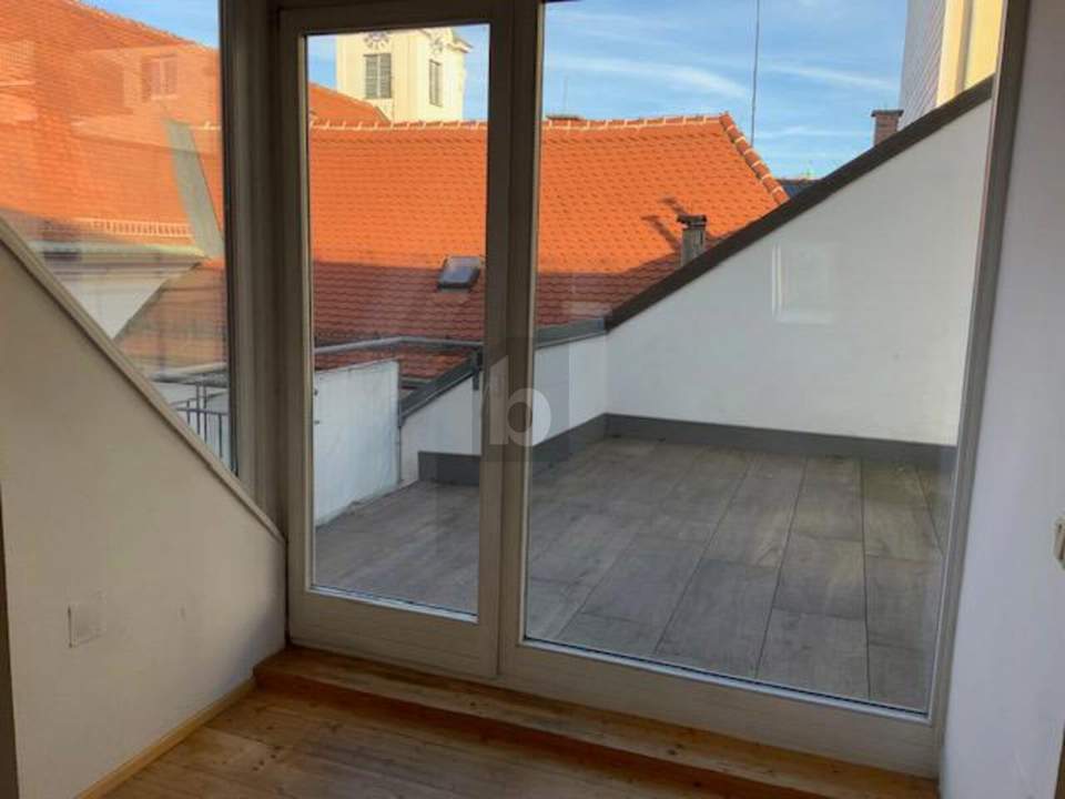 MITTEN IN DER STADT: VOLL SANIERT MIT SCHLOSSBERG-AUSBLICK