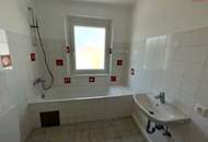 Hier wartet Ihr neues Zuhause in Steyr-Münichholz: großzügige 3-Zimmerwohnung mit heller Essküche, gemütlichen Wohnräumen, Badewanne und perfekter Infrastruktur – jetzt einziehen und wohlfühlen!