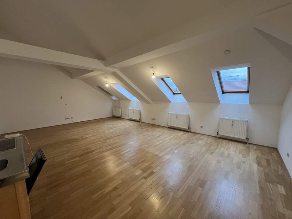 1060! Helle DG-Garconniere mit neuer Küche Nähe Naschmarkt!