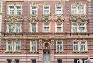 Historisches Zinshaus mit prachtvoller Fassade und grünem Innenhof Nähe Design-Center