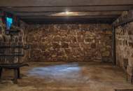 Sanierungsbedürftiger Streckhof mit historischem Keller