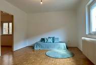 Geräumiges Ein- bzw. Zweifamilienhaus mit Wirtschaftsgebäude