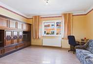 Charmantes Einfamilienhaus mit großzügigem Garten, 2 Garagen und viel Potenzial