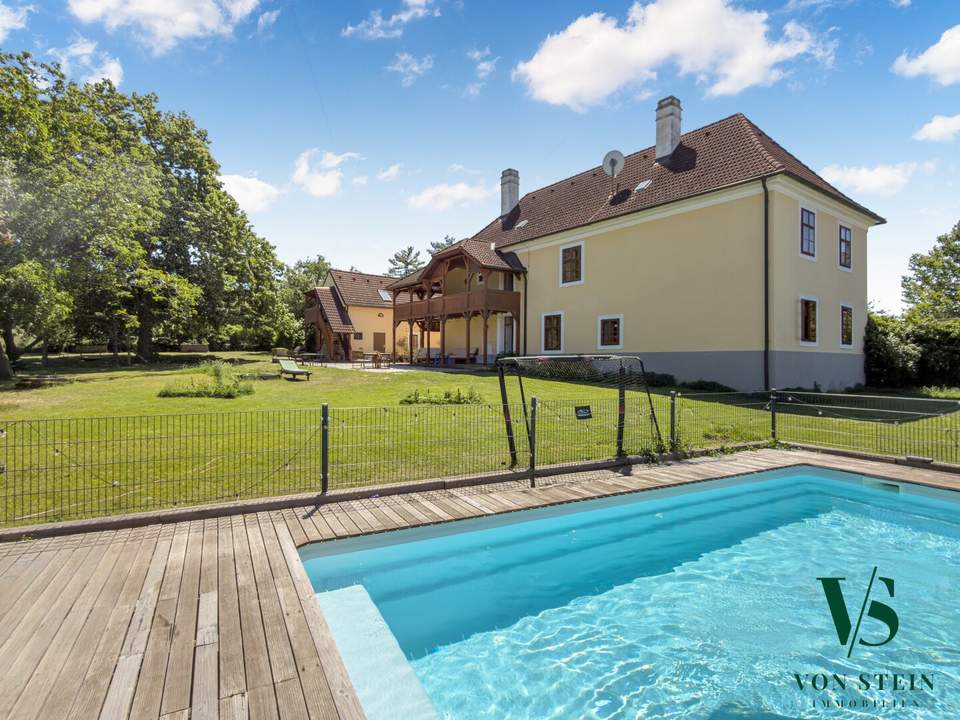 Landhausanwesen mit Pool, Gästehaus, Einliegerwohnung und parkähnlichem Garten