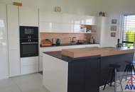 TOLLER Neuwertiger Bungalow mit Doppelgarage in ländlicher Lage!